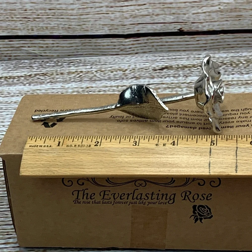 The Everlasting Rose silver metal